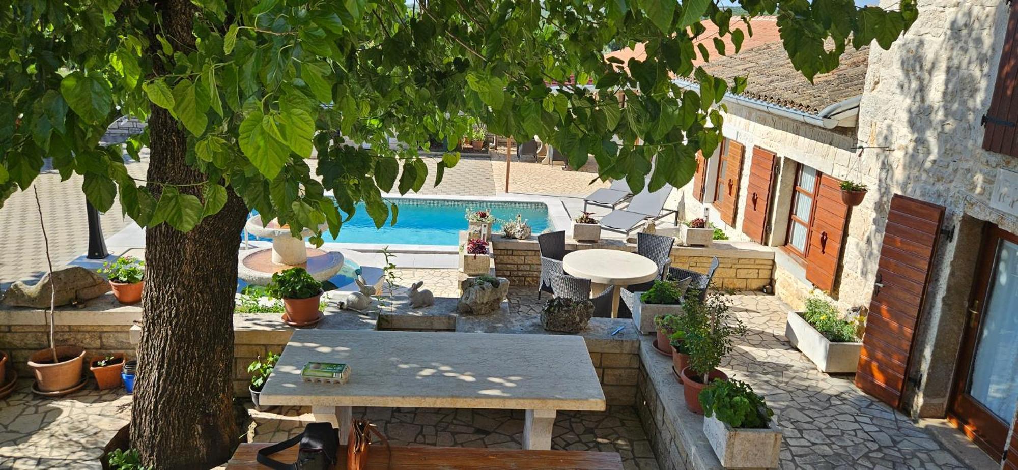 Apartments Vesna With Pool - New! Sveti Lovreč Pazenatički Quarto foto